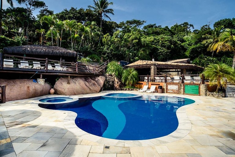 Spa aquecido, piscina e condomínio à beira-mar