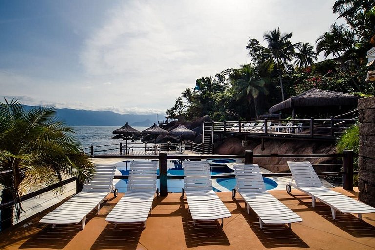Spa aquecido, piscina e condomínio à beira-mar