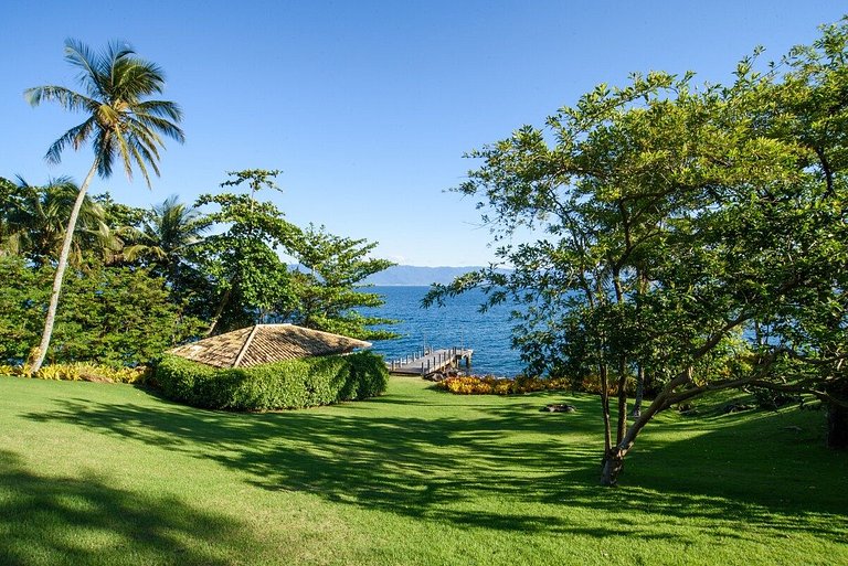 Propriedade à beira-mar com Píer Privativo e Vista Deslumbra