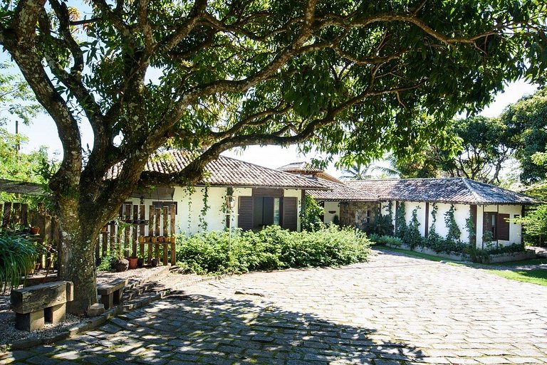 Propriedade à beira-mar com Píer Privativo e Vista Deslumbra