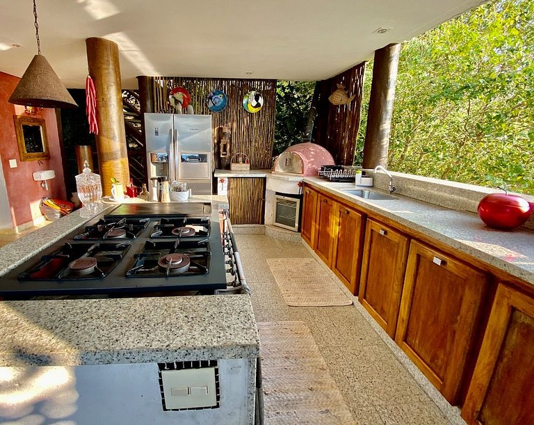 Vista deslumbrante, piscina e espaço gourmet