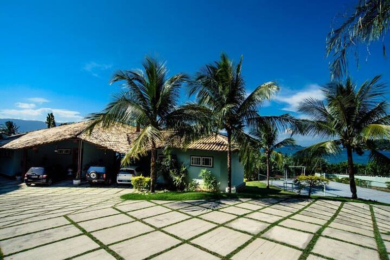 Pé na areia, piscina aquecida e muito conforto