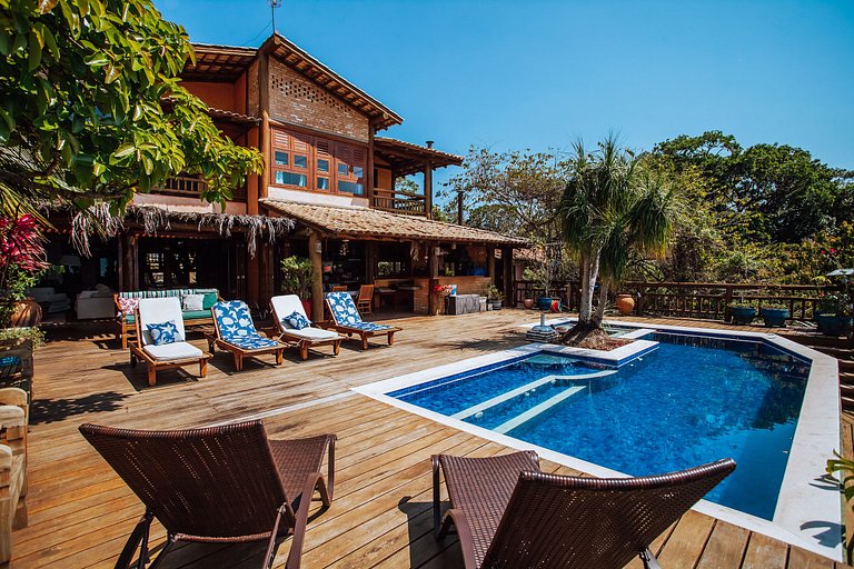 Piscina aquecida, jacuzzi e vista incrível!