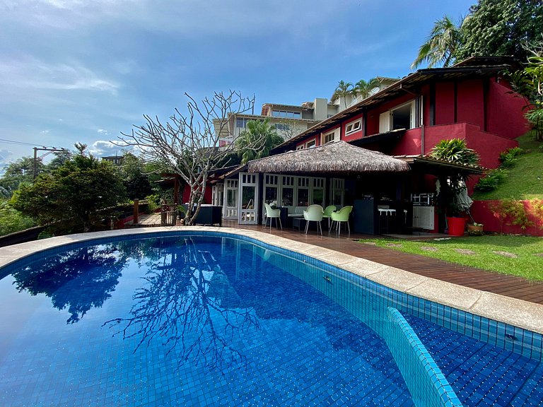 Piscina aquecida, vista mar, poucos metros da Vila