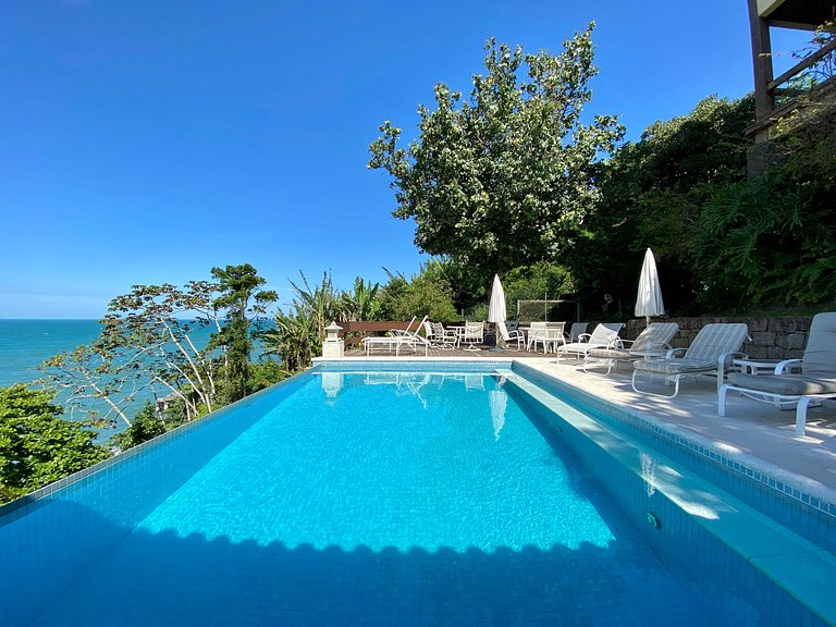Costeira acesso ao mar, piscina e vista magnífica