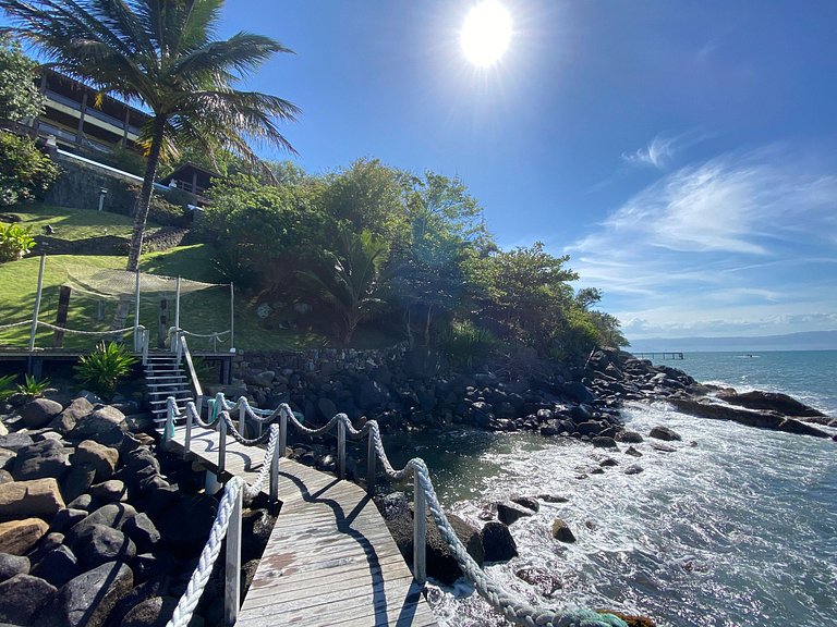 Costeira acesso ao mar, piscina e vista magnífica