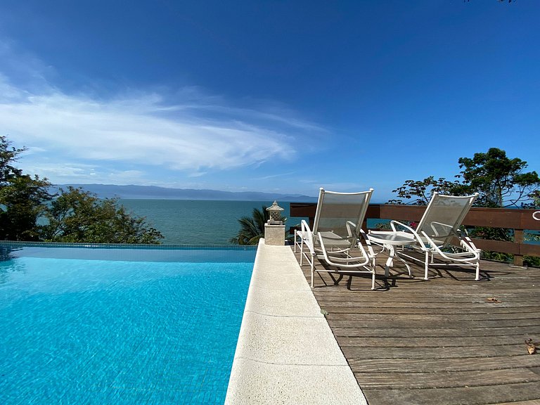 Costeira acesso ao mar, piscina e vista magnífica