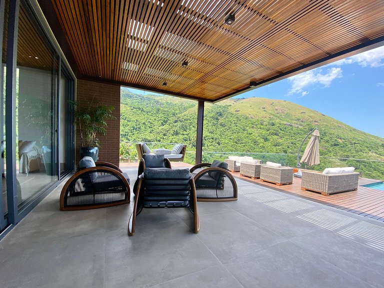 Casa luxuosa, piscina aquecida e borda infinita