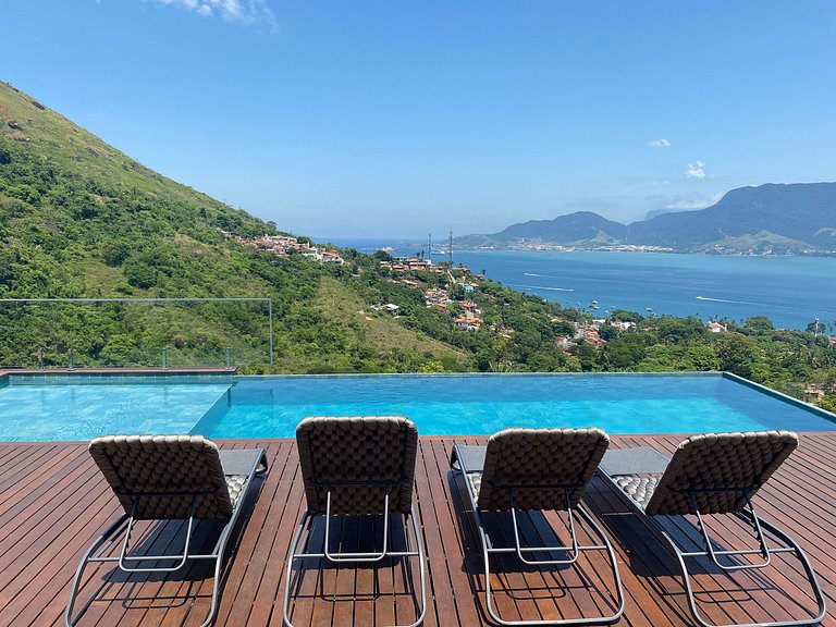Casa luxuosa, piscina aquecida e borda infinita