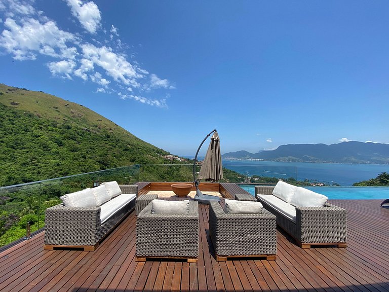 Casa luxuosa, piscina aquecida e borda infinita