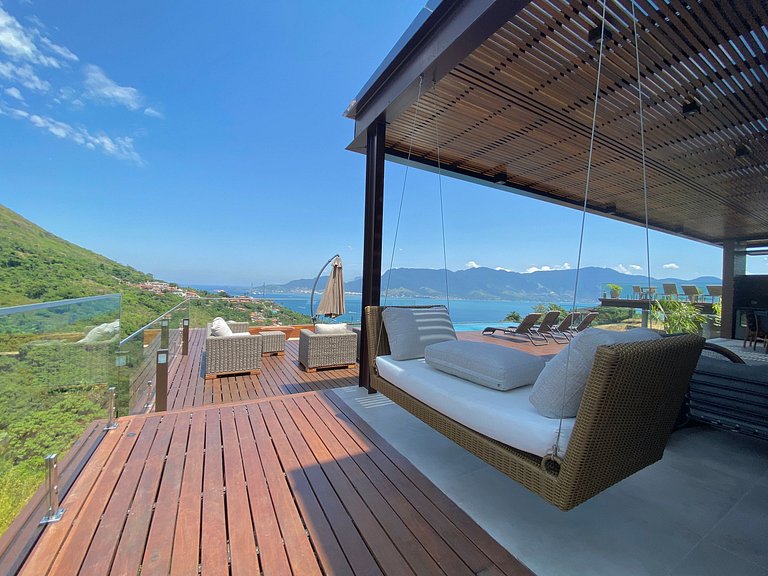 Casa luxuosa, piscina aquecida e borda infinita