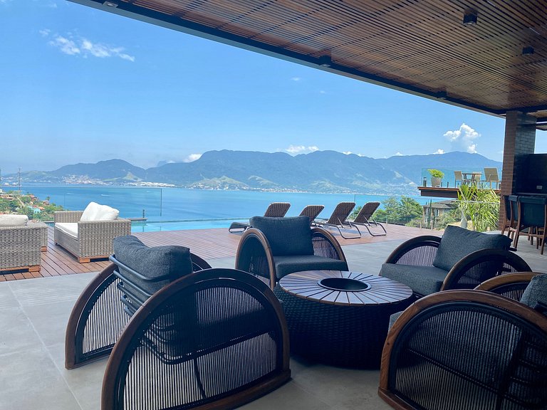 Casa luxuosa, piscina aquecida e borda infinita