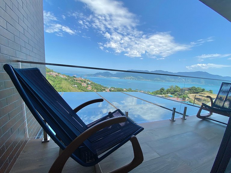 Casa luxuosa, piscina aquecida e borda infinita