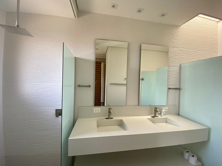 Casa luxuosa, piscina aquecida e borda infinita