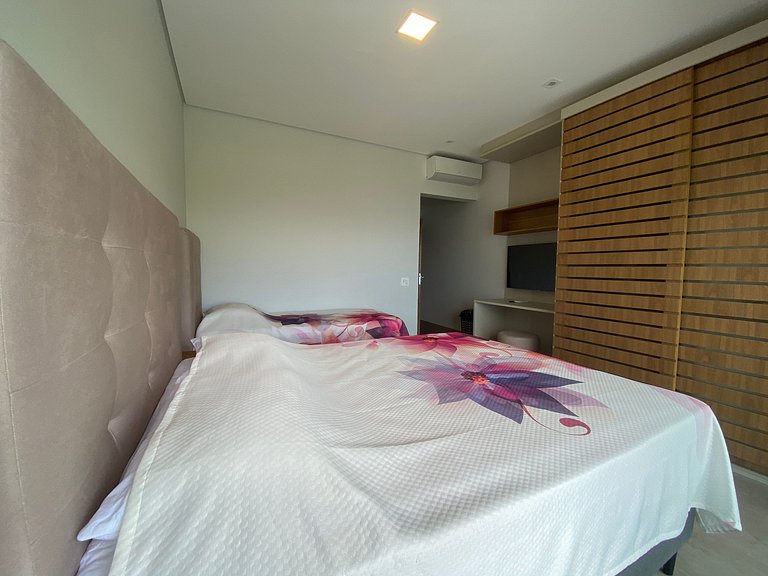 Casa luxuosa, piscina aquecida e borda infinita