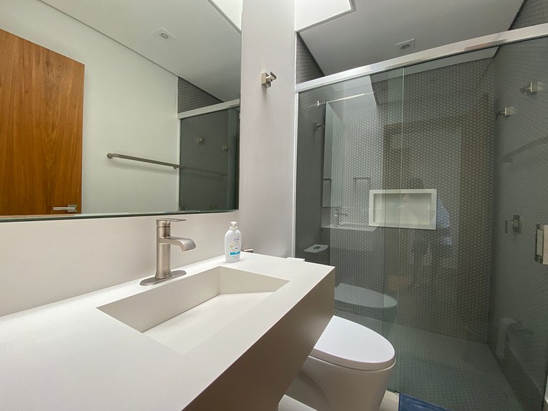Casa luxuosa, piscina aquecida e borda infinita