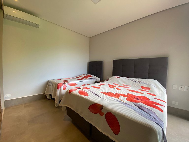 Casa luxuosa, piscina aquecida e borda infinita