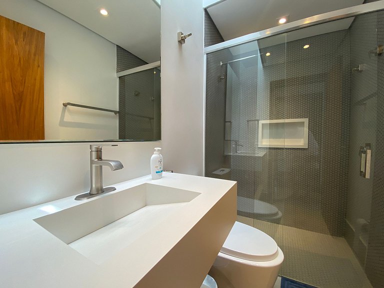 Casa luxuosa, piscina aquecida e borda infinita