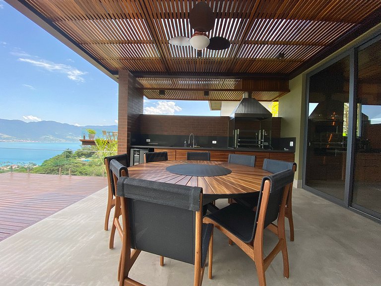 Casa luxuosa, piscina aquecida e borda infinita