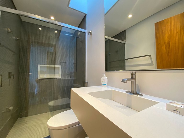 Casa luxuosa, piscina aquecida e borda infinita