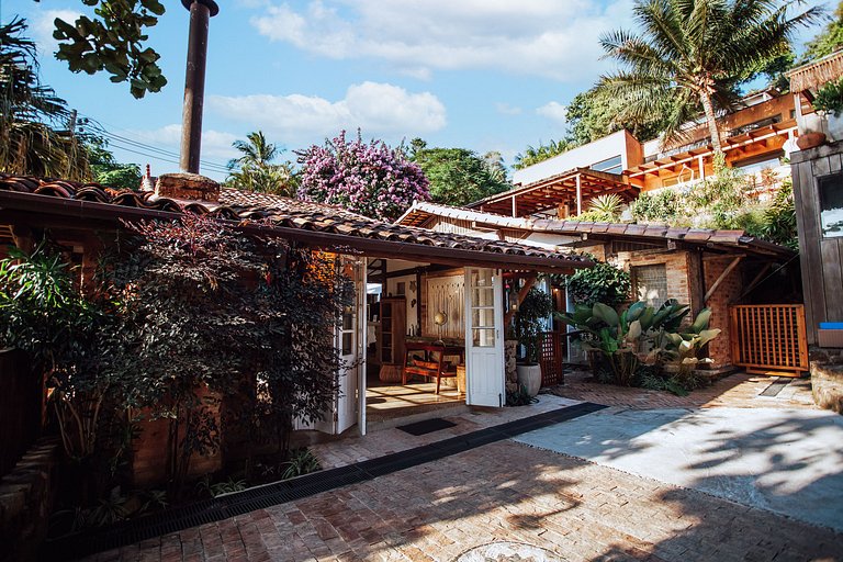 Linda casa, próxima á praia da Armação