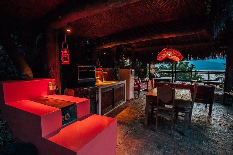 Linda casa, próxima á praia da Armação