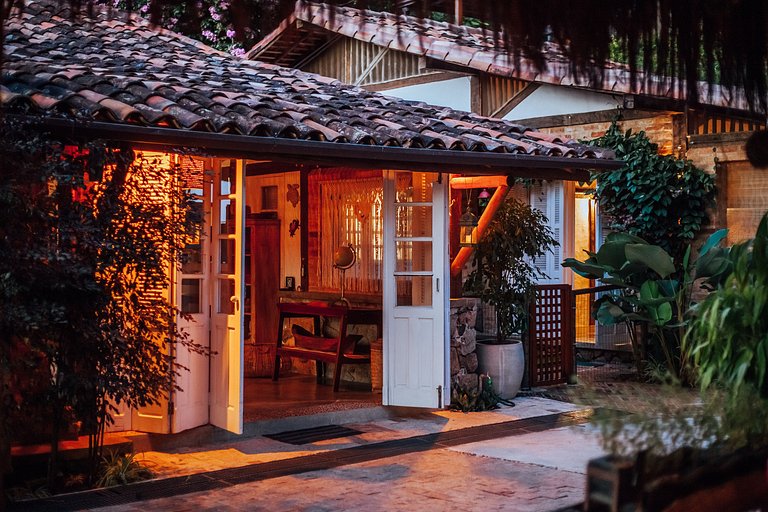 Linda casa, próxima á praia da Armação