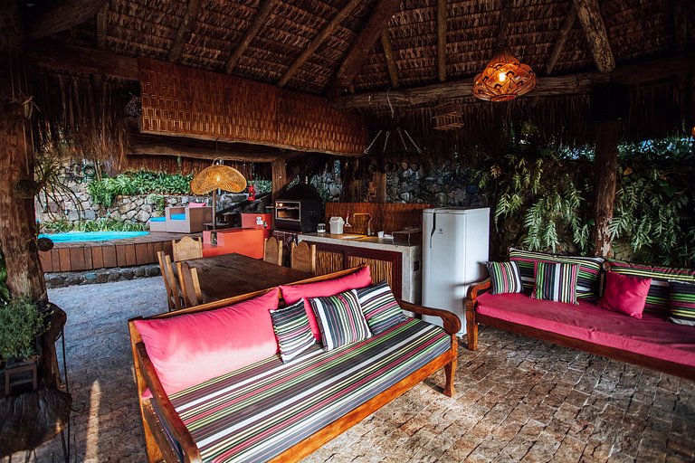 Linda casa, próxima á praia da Armação