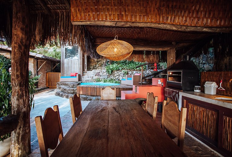 Linda casa, próxima á praia da Armação