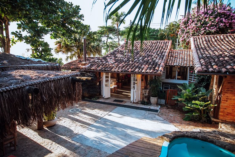 Linda casa, próxima á praia da Armação