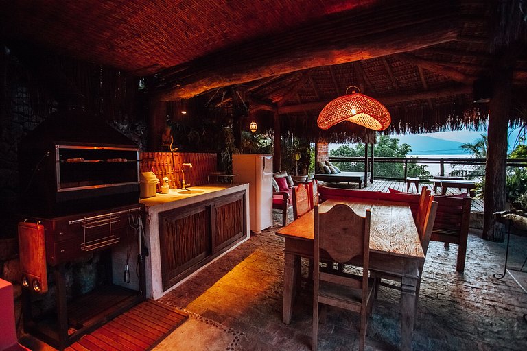 Linda casa, próxima á praia da Armação