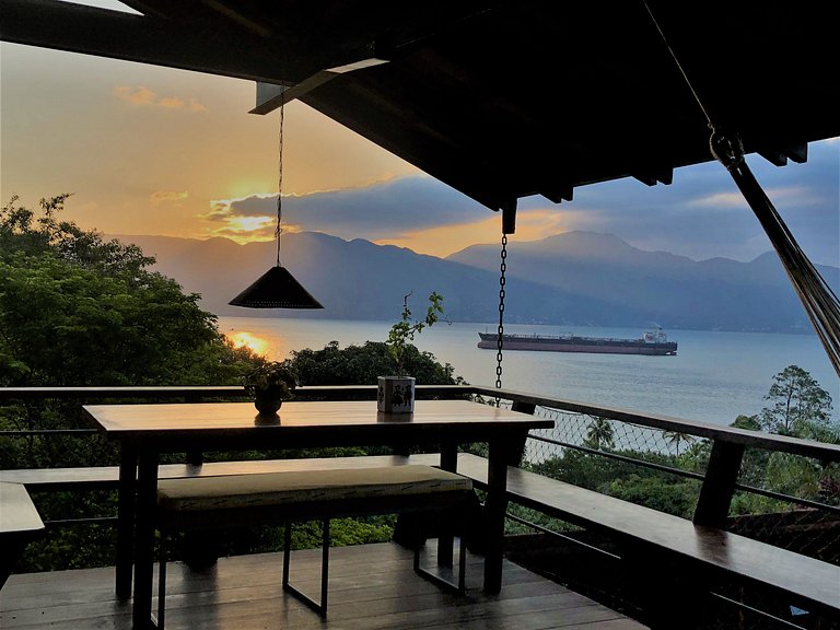 Casa aconchegante, vista espetacular para o mar