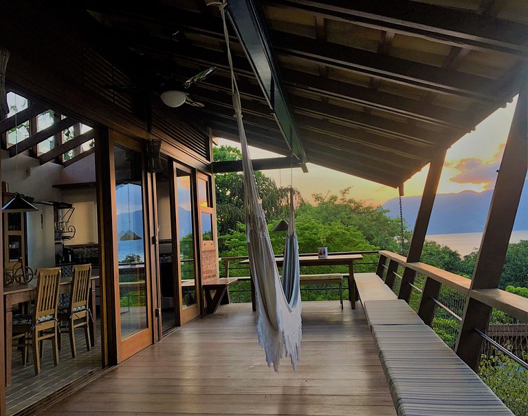 Casa aconchegante, vista espetacular para o mar