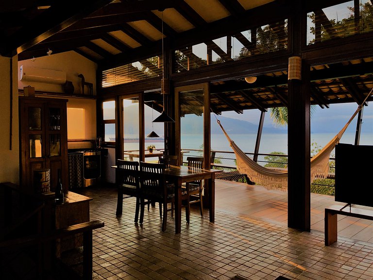 Casa aconchegante, vista espetacular para o mar