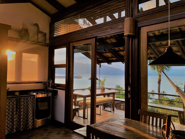 Casa aconchegante, vista espetacular para o mar