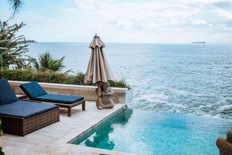 Costeira espetacular com piscina de borda infinita