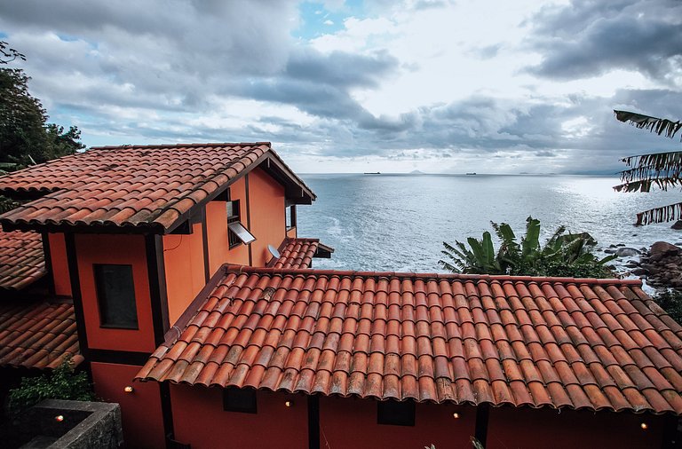Costeira espetacular com piscina de borda infinita