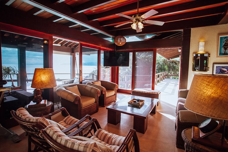 Costeira espetacular com piscina de borda infinita