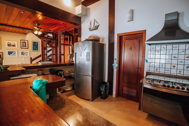 Costeira espetacular com piscina de borda infinita