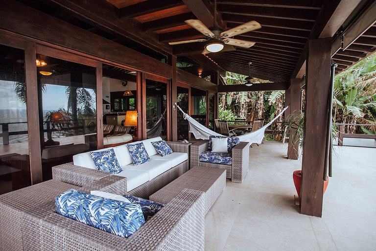 Costeira espetacular com piscina de borda infinita