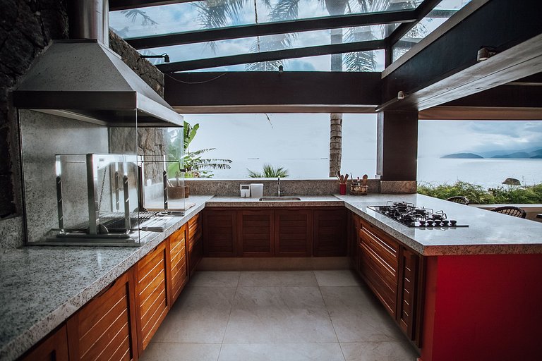 Costeira espetacular com piscina de borda infinita