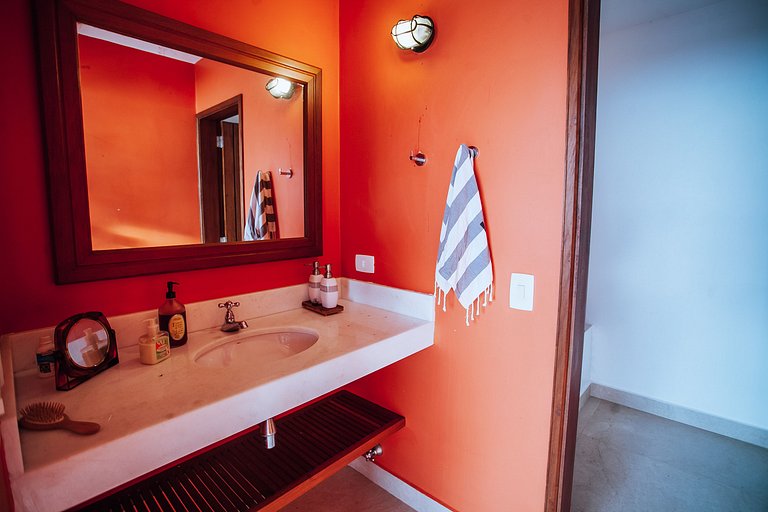 Costeira espetacular com piscina de borda infinita