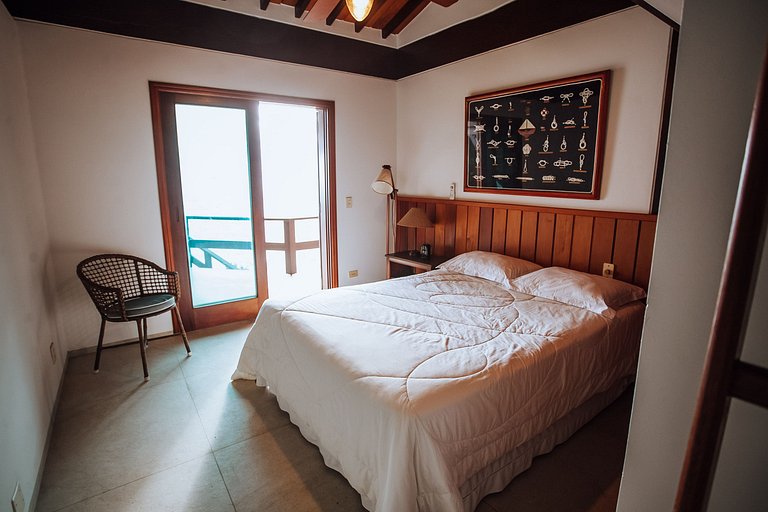 Costeira espetacular com piscina de borda infinita