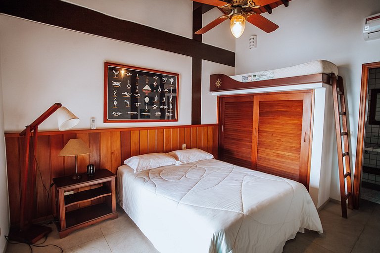 Costeira espetacular com piscina de borda infinita