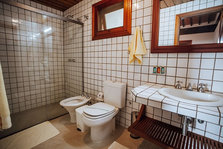 Costeira espetacular com piscina de borda infinita