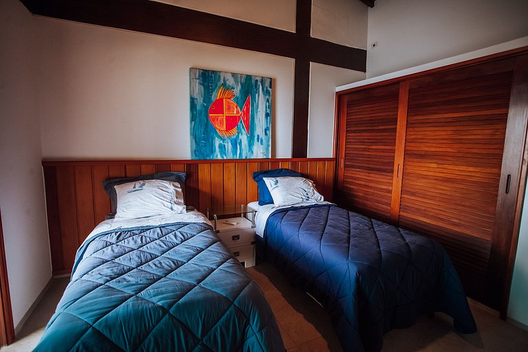 Costeira espetacular com piscina de borda infinita