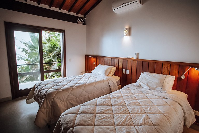 Costeira espetacular com piscina de borda infinita