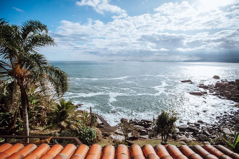 Costeira espetacular com piscina de borda infinita