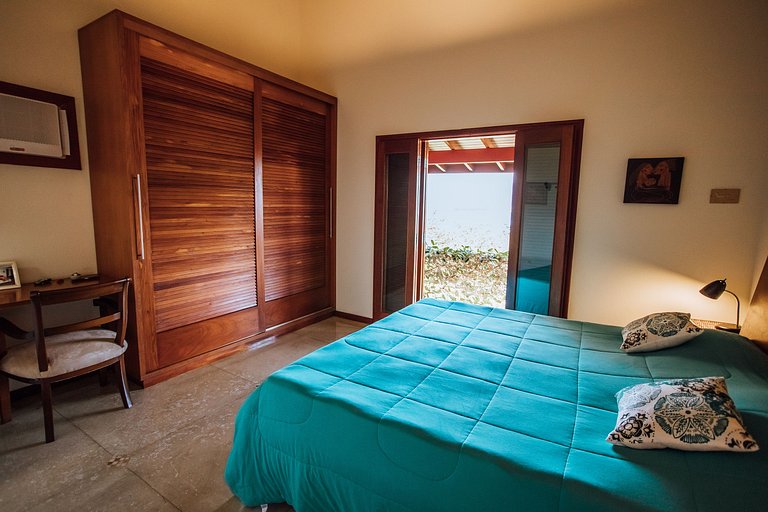 Linda casa com piscina, 500m da Praia do Perequê