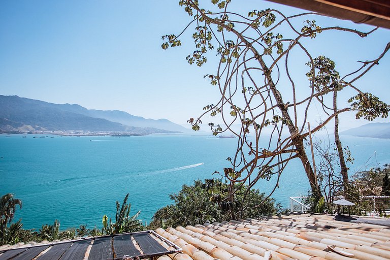 Piscina climatizada e linda vista para o mar